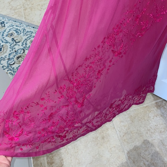 Beautiful fuchsia evening dress - Picture 5 of 11